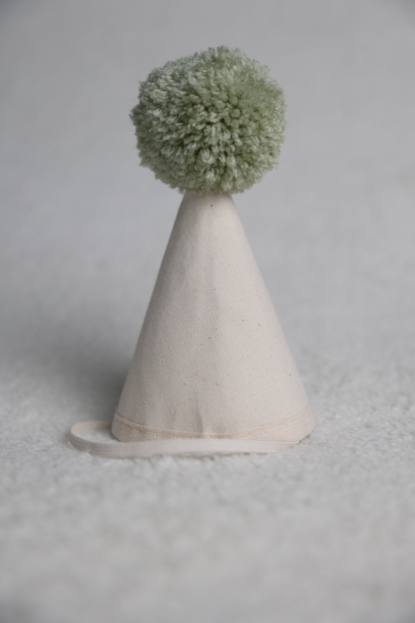 chapeau beige - pompon sauge