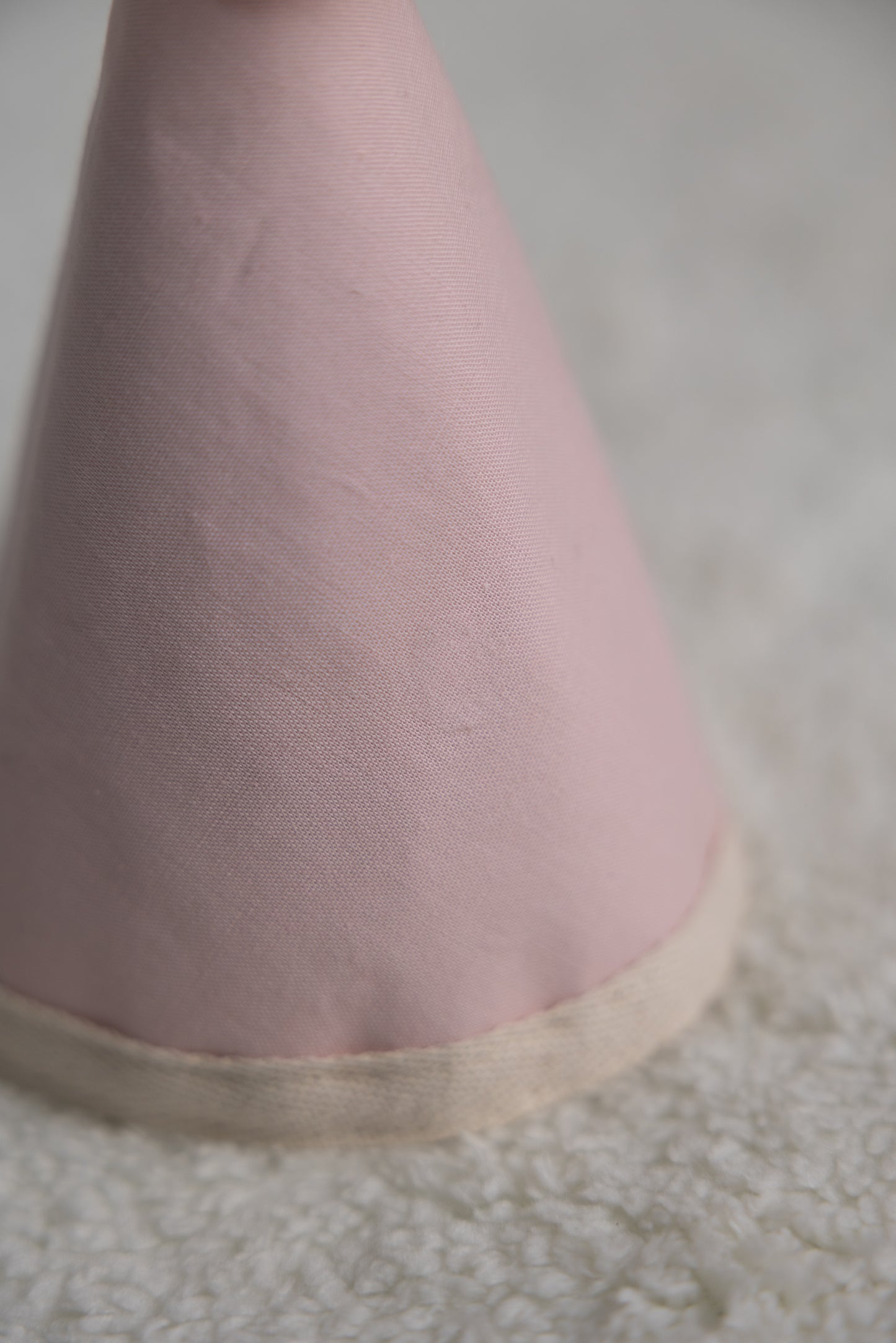 chapeau rose pâle *Imparfait*
