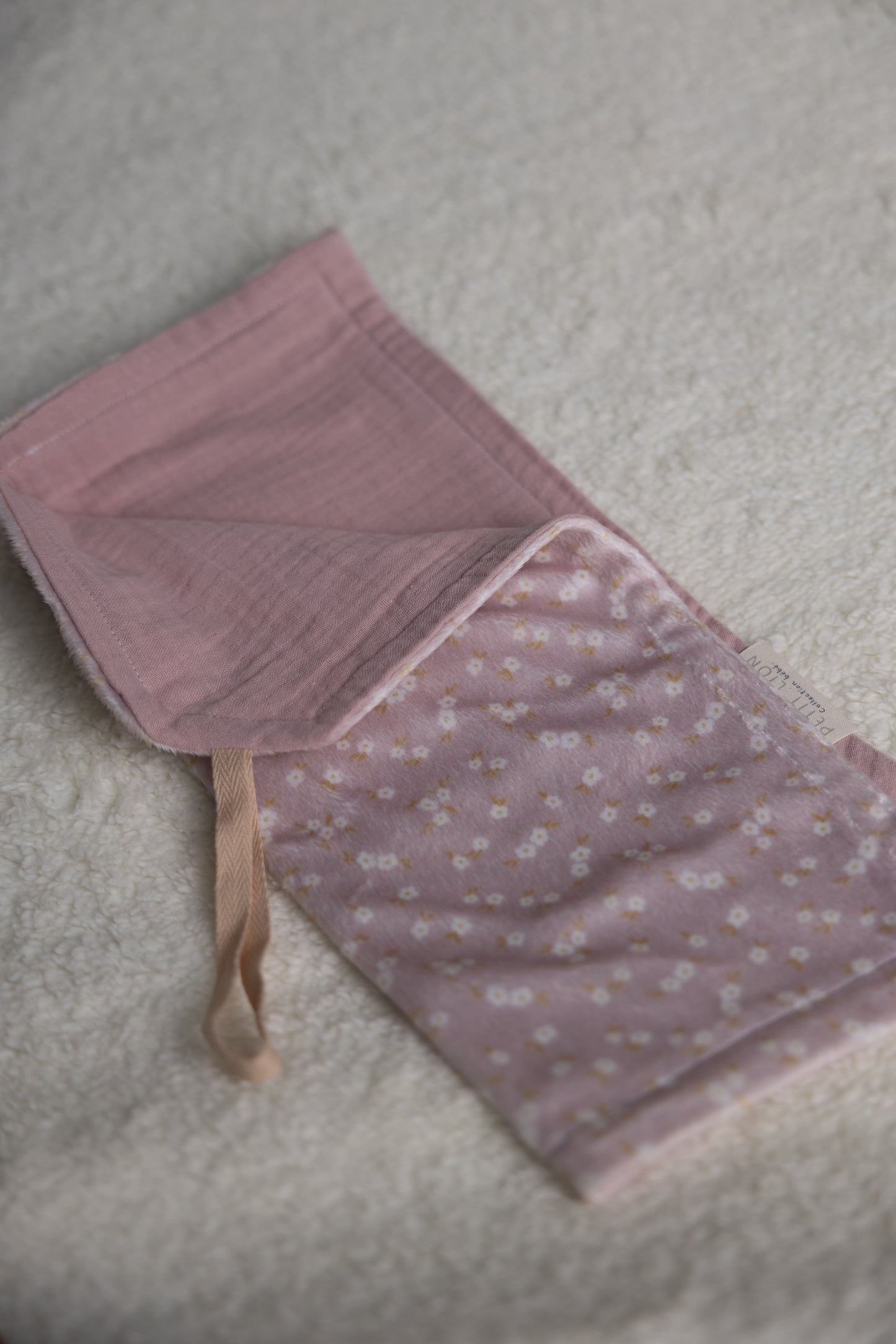 Doudou attache-suce rose