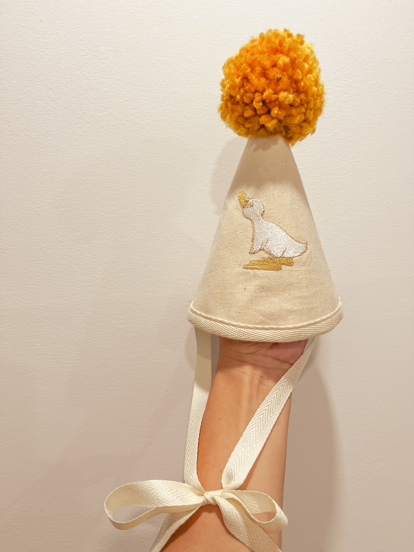 Chapeau de fête avec broderie