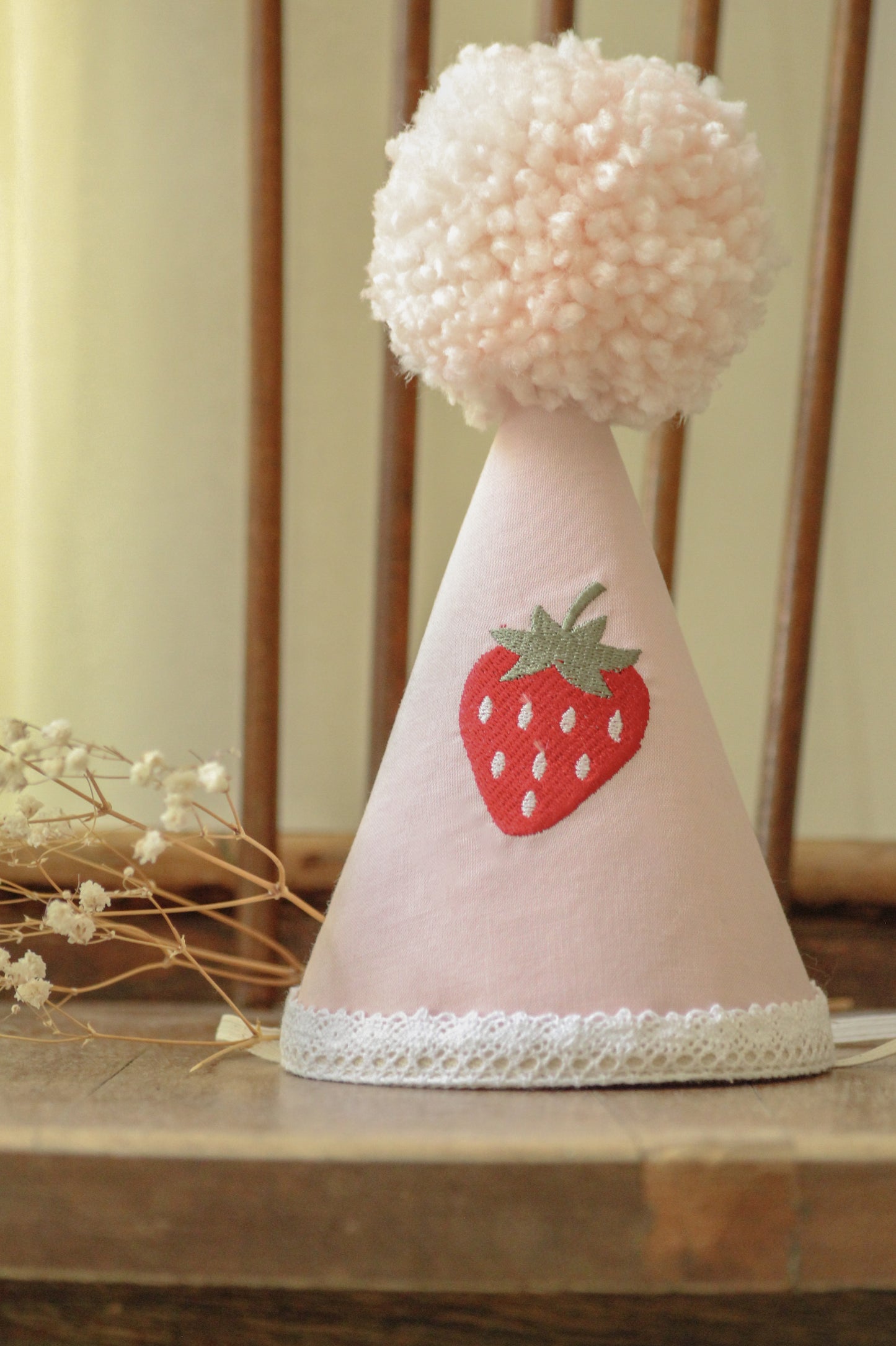 Chapeau de fête thématique fraise
