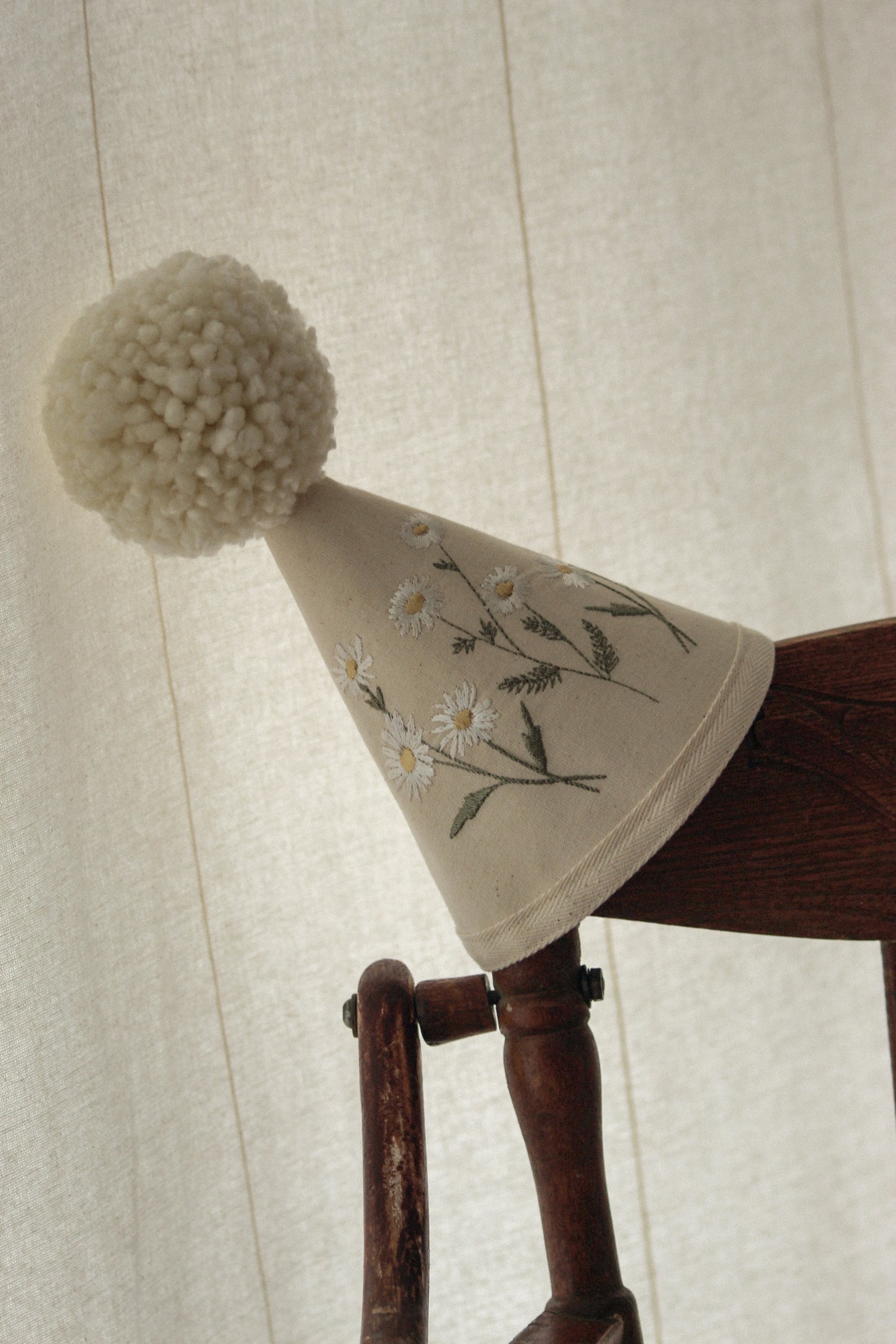 Chapeau brodé marguerites multiples