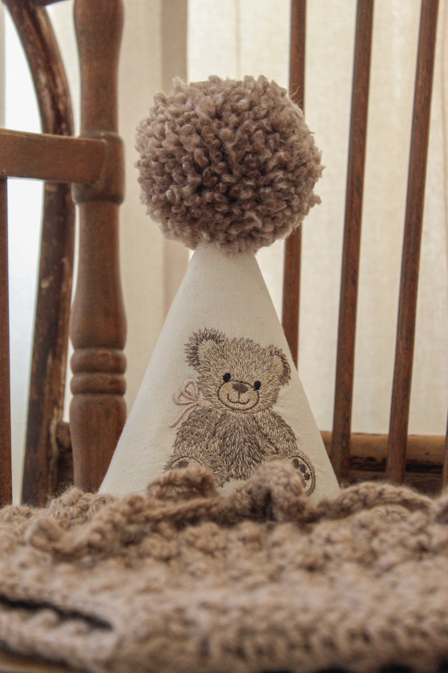 Chapeau de fête broderie ourson bouclé