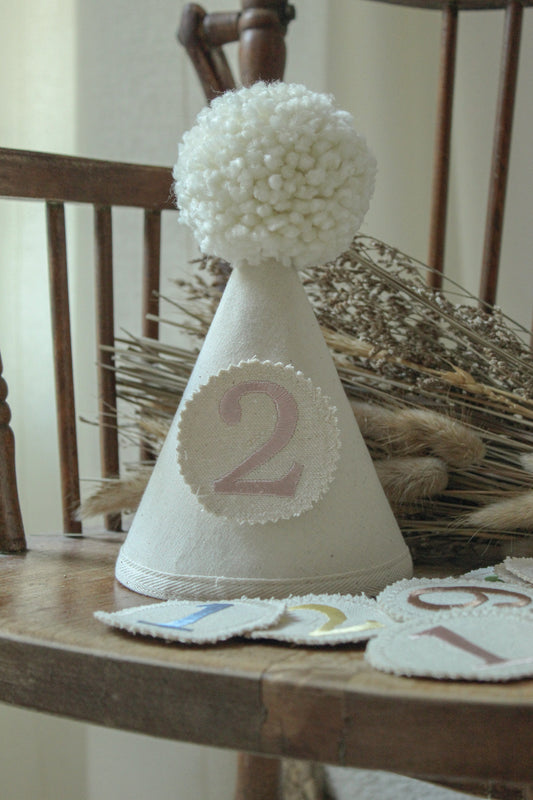 Chapeau de fête à chiffres amovibles (brodés)