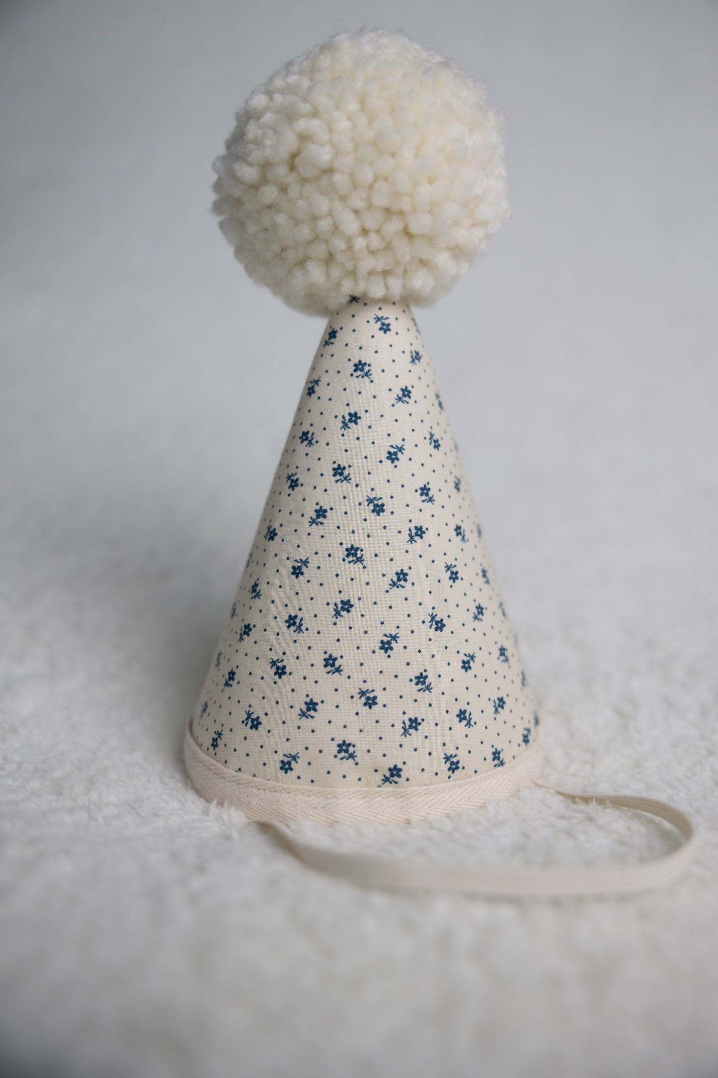 chapeau fleurs bleues