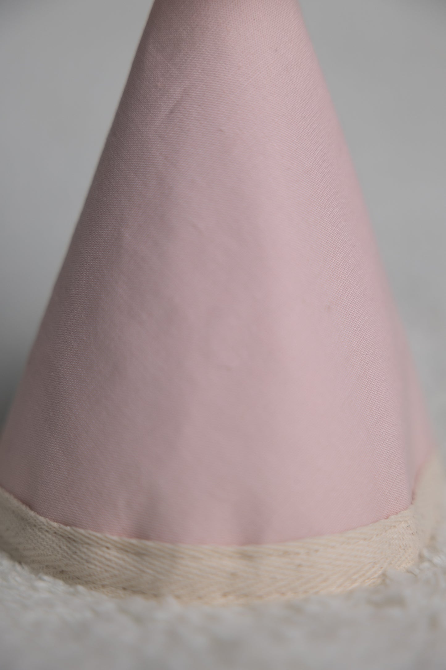 chapeau rose pâle *Imparfait*